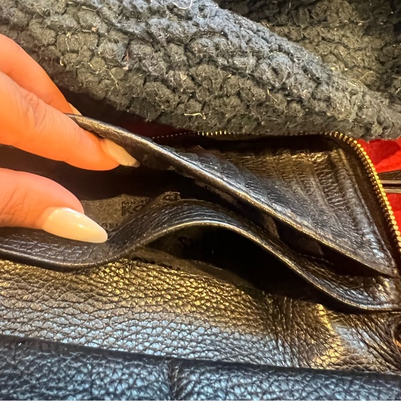 Black Michael Kors wallet - Picture 5 of 6